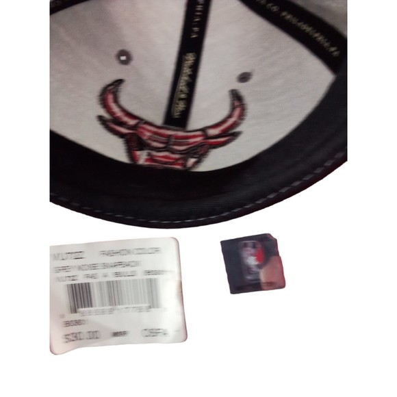 Men's Chicago Bulls Gray Nose Snapback Hat - Picture 16 of 16